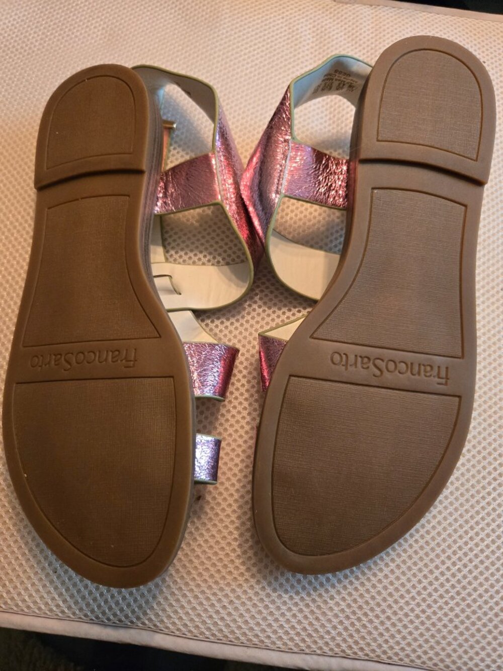 Franco Sarto metallic pastel sandal 7.5, new never worn. Very comfy & cute - Picture 3 of 4